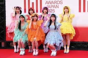 「ＭＵＳＩＣ　ＡＷＡＲＤＳ　ＪＡＰＡＮ　２０２５　Ｇｒａｎｄ　Ｃｅｒｅｍｏｎｙ」のレッドカーペットに登場したＦＲＵＩＴＳ　ＺＩＰＰＥＲ