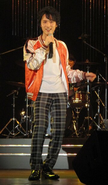  ファーストコンサートを開催した青山新（東スポWeb）