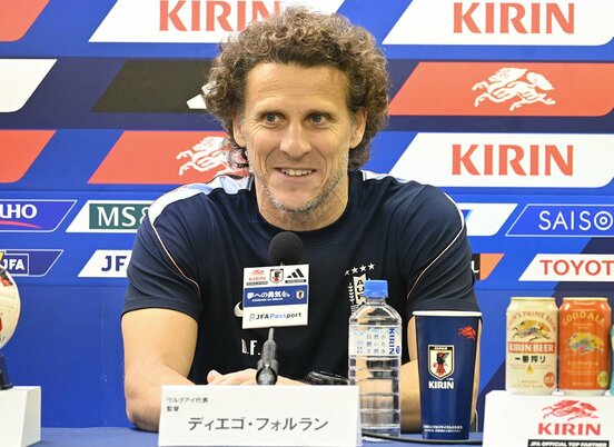 前日会見を行うウルグアイ代表のディエゴ・フォルラン監督