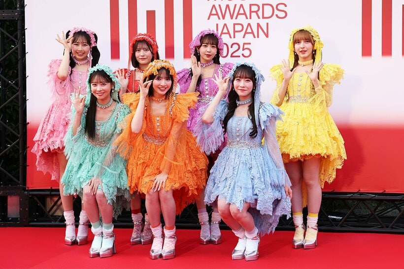 「ＭＵＳＩＣ　ＡＷＡＲＤＳ　ＪＡＰＡＮ　２０２５　Ｇｒａｎｄ　Ｃｅｒｅｍｏｎｙ」のレッドカーペットに登場したＦＲＵＩＴＳ　ＺＩＰＰＥＲ