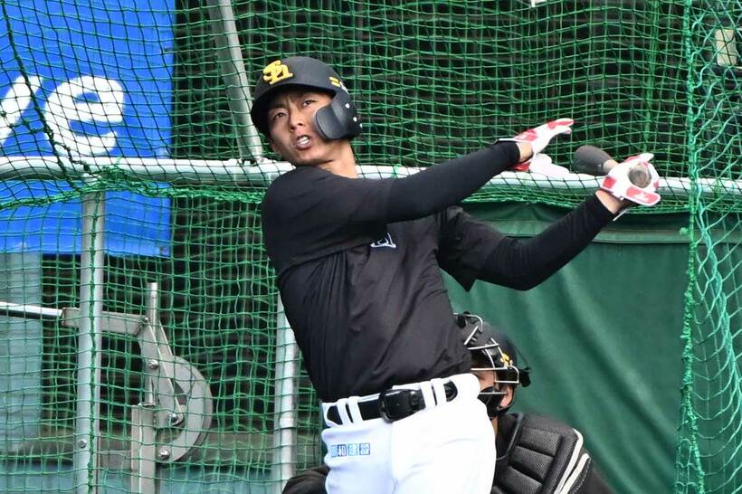 ランチ特打で汗を流す今宮健太