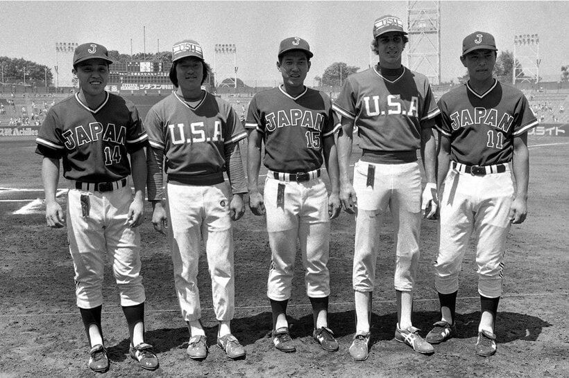 1979年の日米大学野球にともに参加した岡田彰布(早大＝左端)と原辰徳(東海大＝中央)