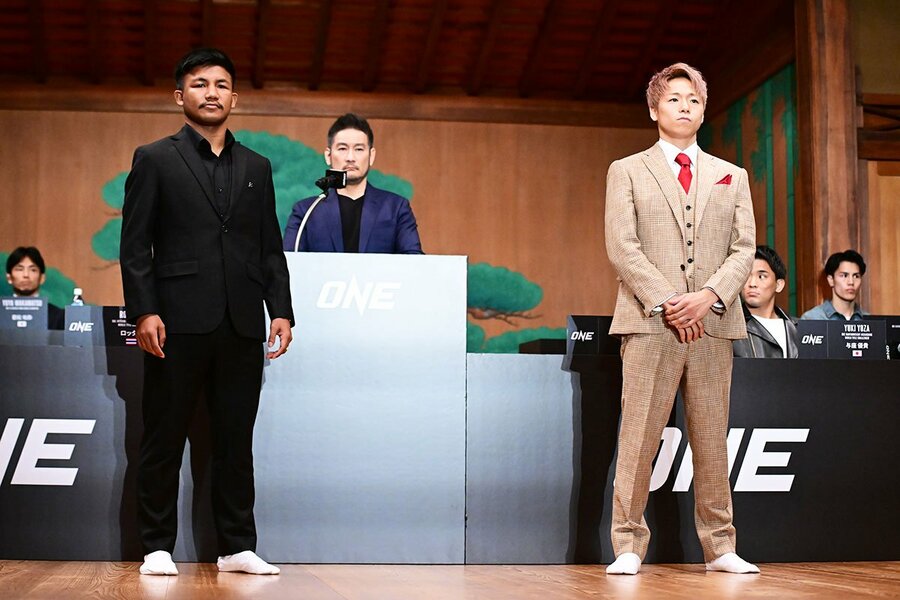 ロッタン(左)とともに会見に登場した武尊