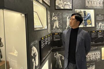 甲子園歴史館を見学した藤川監督