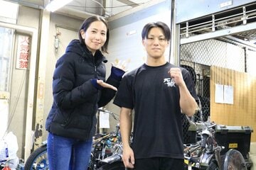 小松俊輔（右）と渚