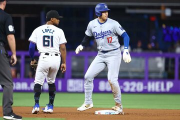 盗塁に成功した大谷翔平