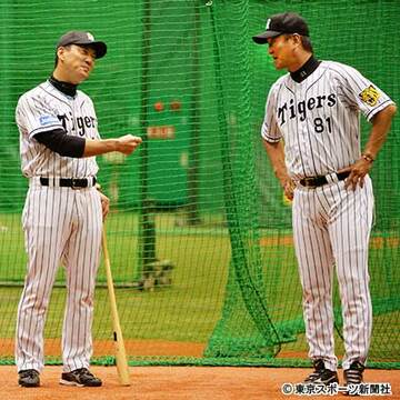 金本監督（左）と片岡打撃コーチは来年もスタメンに頭を悩ませる？