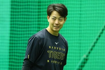 室内練習場で汗を流す下村海翔