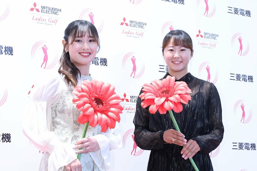 前夜祭に登場した吉沢柚月（左）と稲垣那奈子