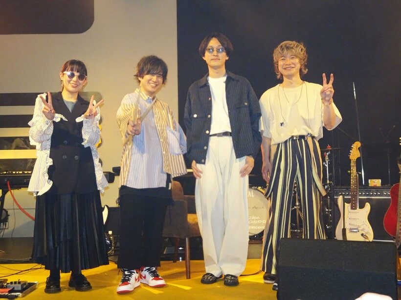 GOOD BYE APRILの(左から)延本文音、倉品翔、吉田卓史、つけのん