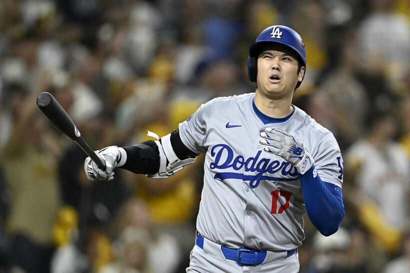 ８回表、見逃し三振に倒れた大谷（ロイター＝USA TODAY Sports）