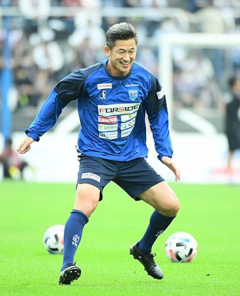  ８日、ベンチ入りした三浦知良