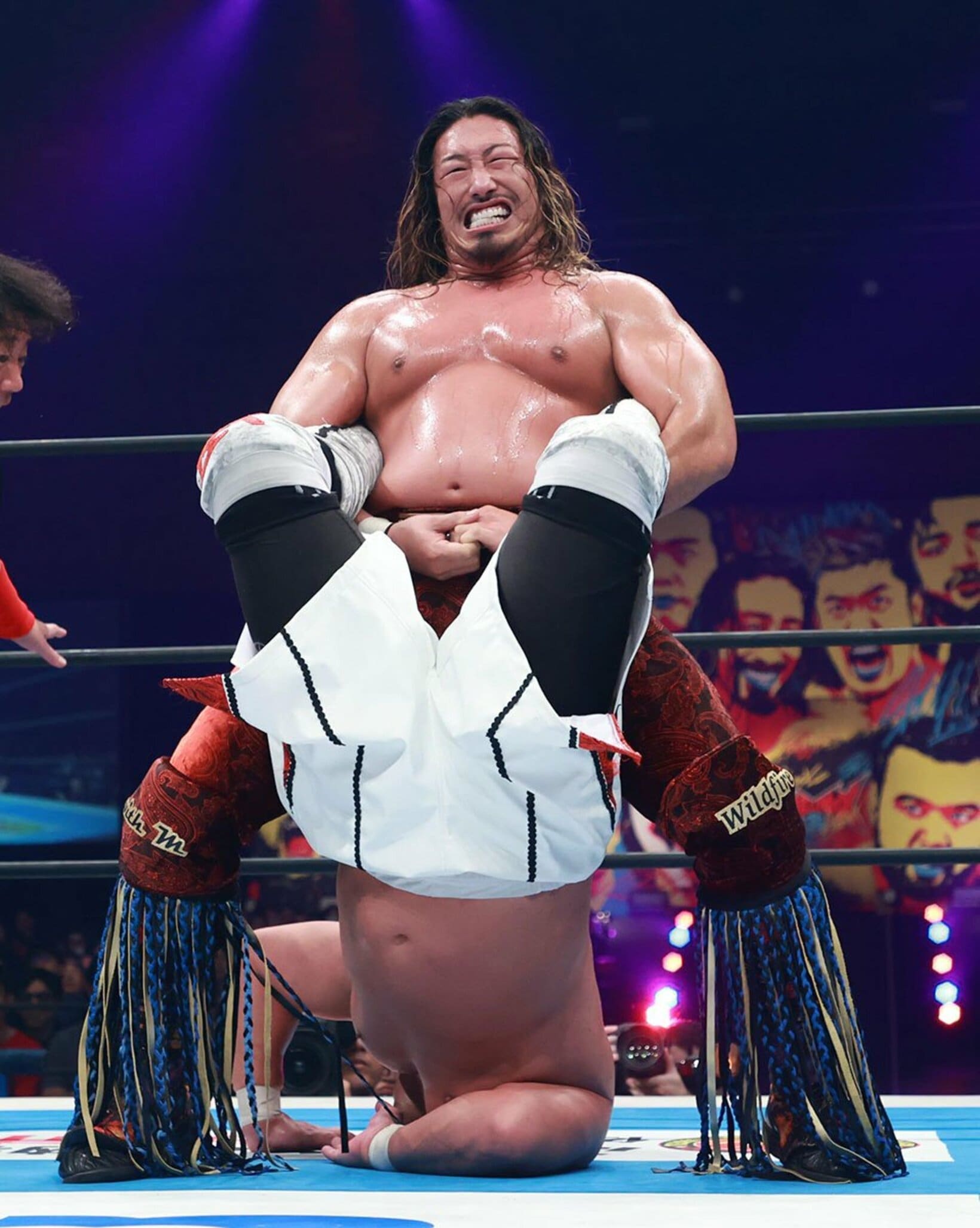 ベテランの後藤洋央紀(下)に逆エビを仕掛けた辻陽太