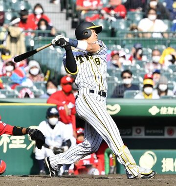  甲子園第１号を放った佐藤輝