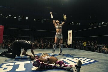 ＩＷＧＰ女子王座を防衛した朱里(新日本プロレス提供)