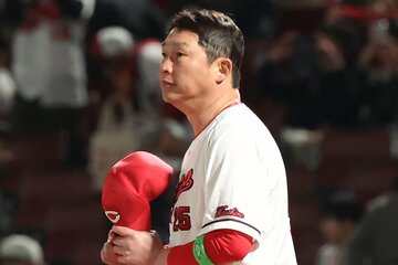 開幕白星発進を決めた広島・新井監督