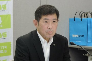 会見する虫明洋一社長