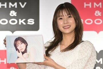 カレンダーを発売した芳根京子
