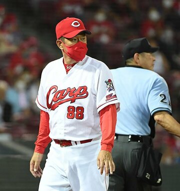  逃げ切りに失敗し佐々岡監督はガックリ