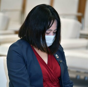  落ち込む木下都議だが…（東スポWeb)