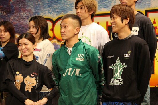 オープニングセレモニーに登場した(左から)若狭奈美子、西山貴浩、前沢丈史