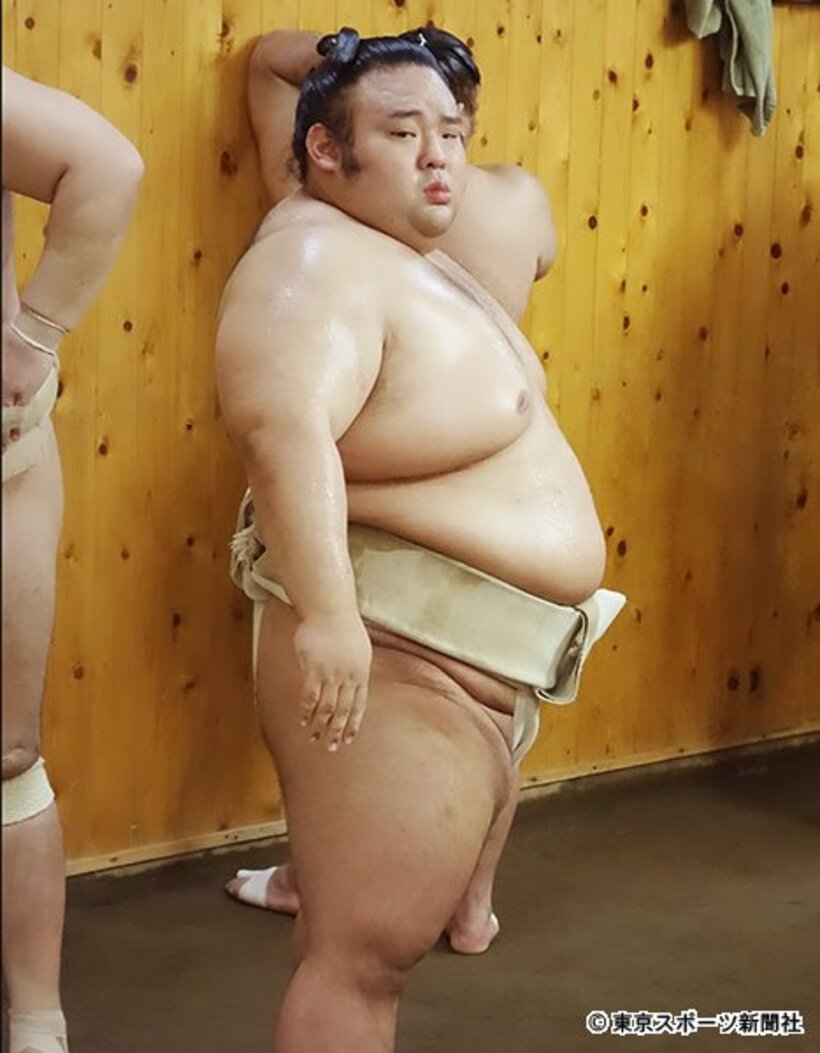  カメラをじっと見る貴景勝。強気な姿勢を崩さなかったが…