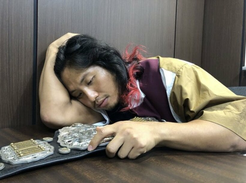  ジュニアのベルトを見つめるヒロムの悩みは深い
