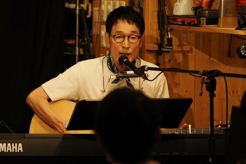 全18曲を熱唱した高山厳