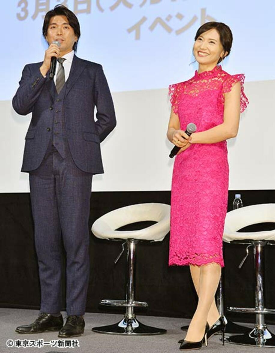  イベントに出席した宮崎謙介（左）と金子恵美