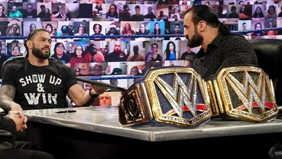  レインズは終始余裕の態度でＷＷＥ王者ドリュー・マッキンタイア（右）に接した(©2020 WWE, Inc. All Rights Reserved.）