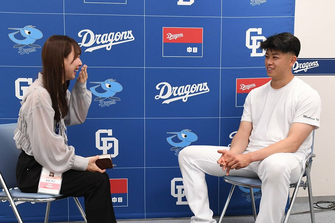 中日・松山晋也(右)のエピソードに思わず笑ってしまう熊崎晴香