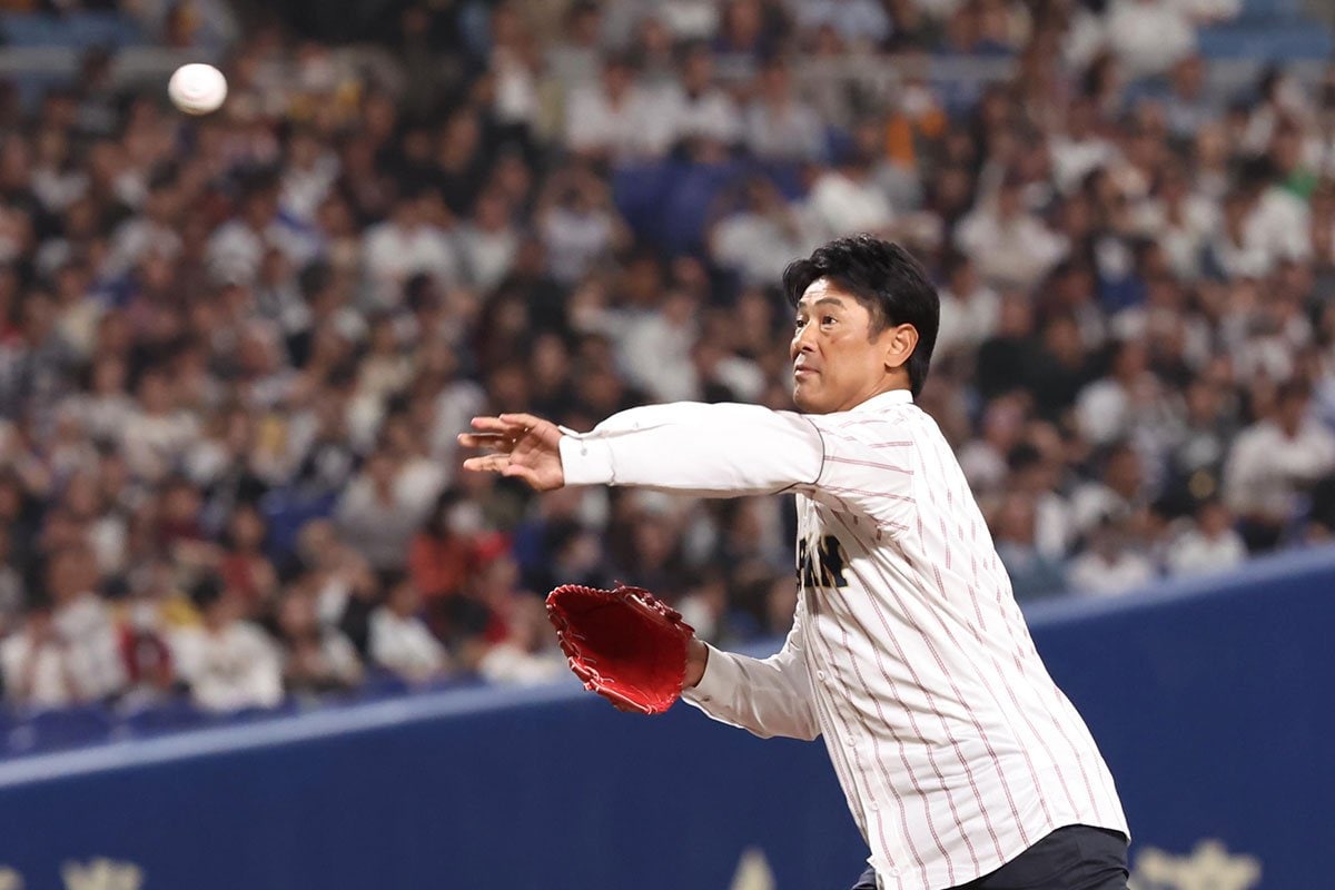プレミア12】前回優勝監督の稲葉篤紀氏が始球式 Xでトレンド入り