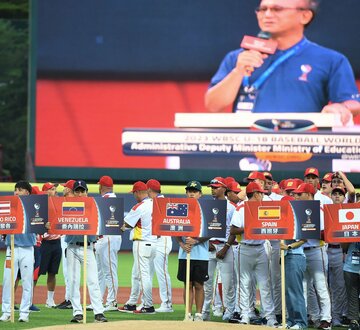 ベネズエラの選手たちは「われ関せず」の状態に…