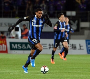父はＧ大阪でも活躍したＦＷパトリックだ（2015年）