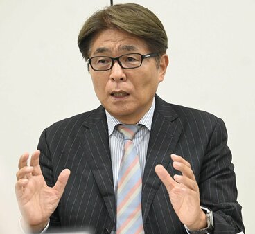 取材対応をする日本サッカー協会の山本昌邦技術委員長