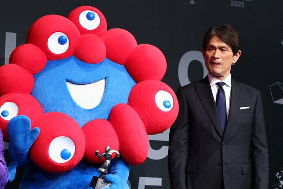 ミャクミャクと江口洋介