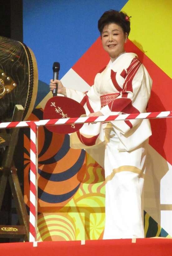  ３５周年コンサートを行った中村美律子(東スポWeb)
