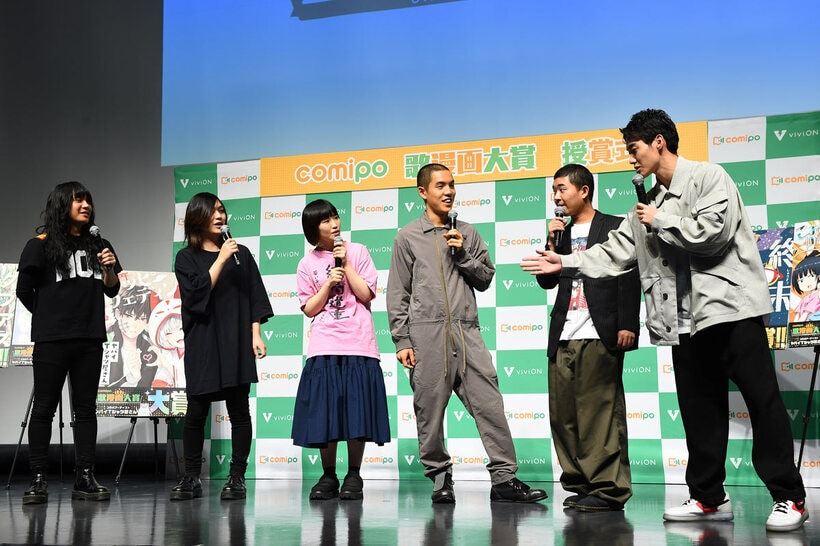 左からヤバイTシャツ屋さん・もりもりもと、こやまたくや、しばたありぼぼ、四千頭身・都築拓紀、後藤拓実、石橋遼大