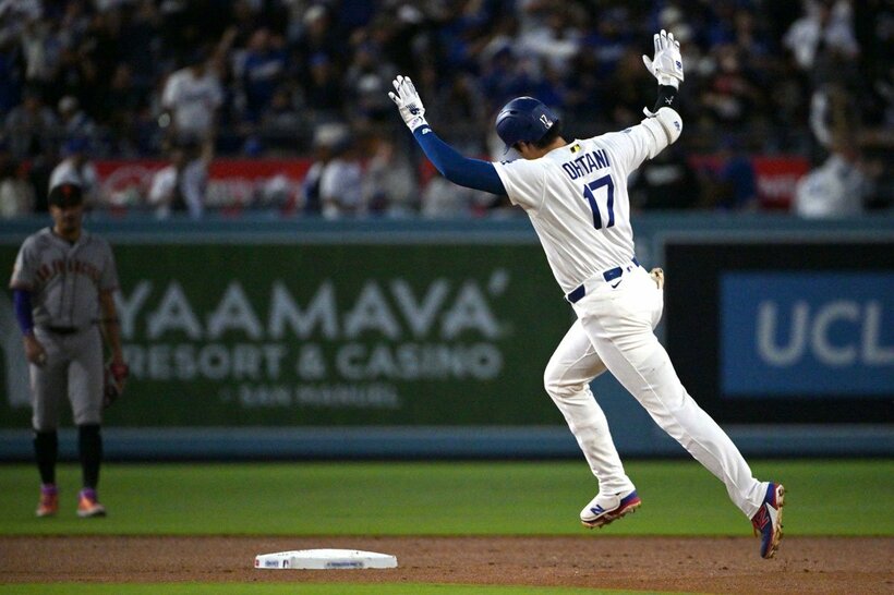 久しぶりの１発を喜ぶ大谷（ロイター）