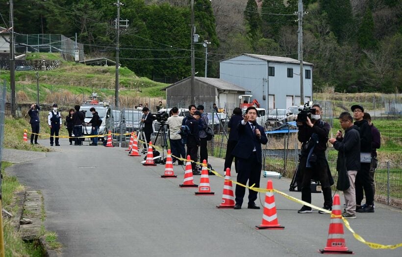 安達優季容疑者の自宅付近に集まる報道陣