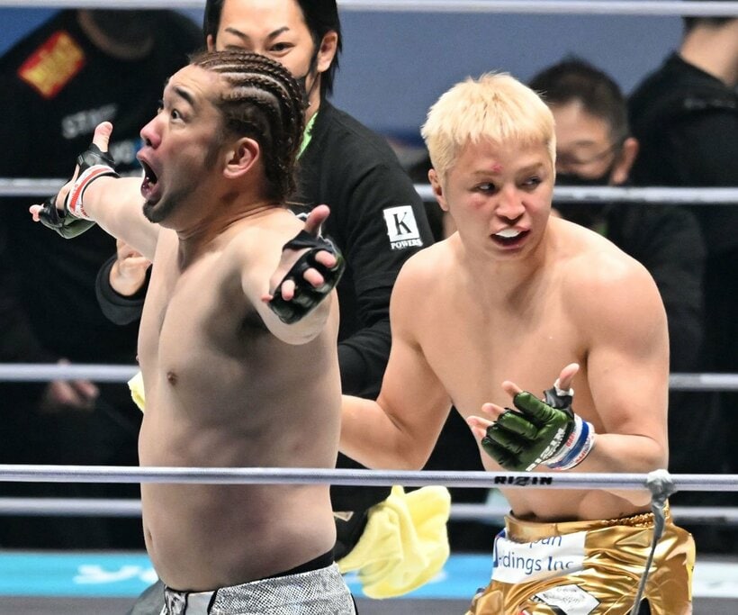  シバター（左）に敗れた久保優太（東スポWeb）