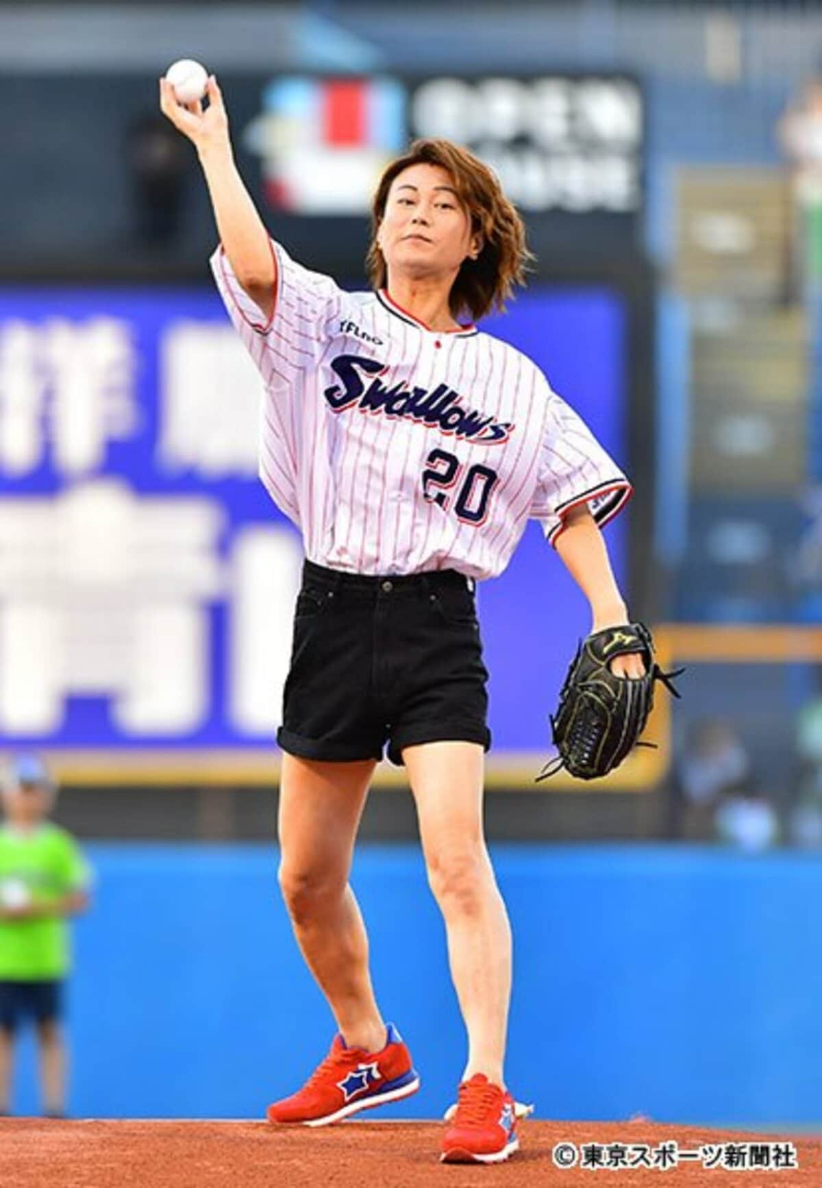 氷川きよし お見事ノーバン始球式「99点ですね」 | 東スポWEB