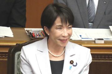 予算成立に安どの表情を浮かべた高市首相