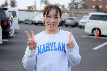 夢の地元Ｖへ日々邁進する佐藤乃愛が２１歳のポーズ