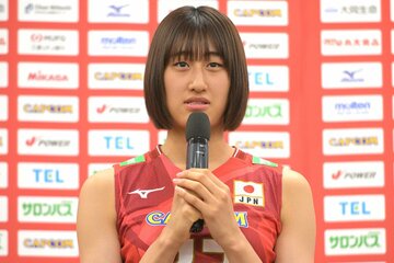 始動会見に臨んだ秋本美空