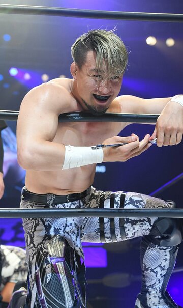  レンチを手に不敵な笑みを浮かべるＳＨＯ（東スポWeb）