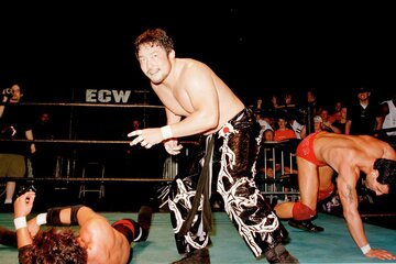 ECWで少し壊れたキャラを見せたTAJIRI（00年7月）