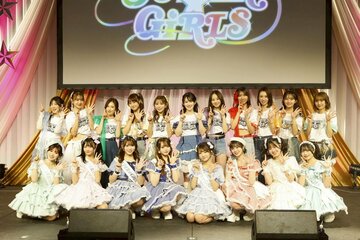 OGら(後列)もライブに参加したSUPER☆GiRLS