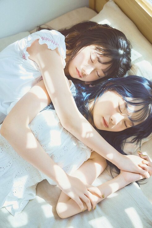 AKB卒業の横山結衣 現メンバー・千葉恵里とコラボで“姉妹風ショット