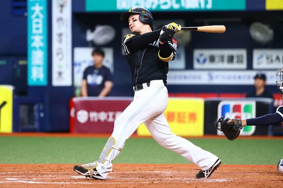 9回、22号ソロを放つソフトバンク・正木